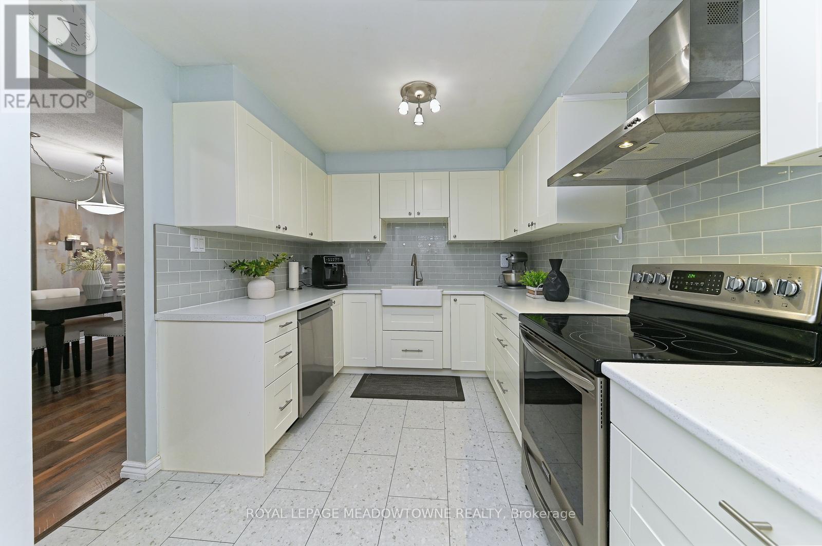 74 - 80 Lynden Circle, Halton Hills, ON - Indoor Photo Showing Kitchen