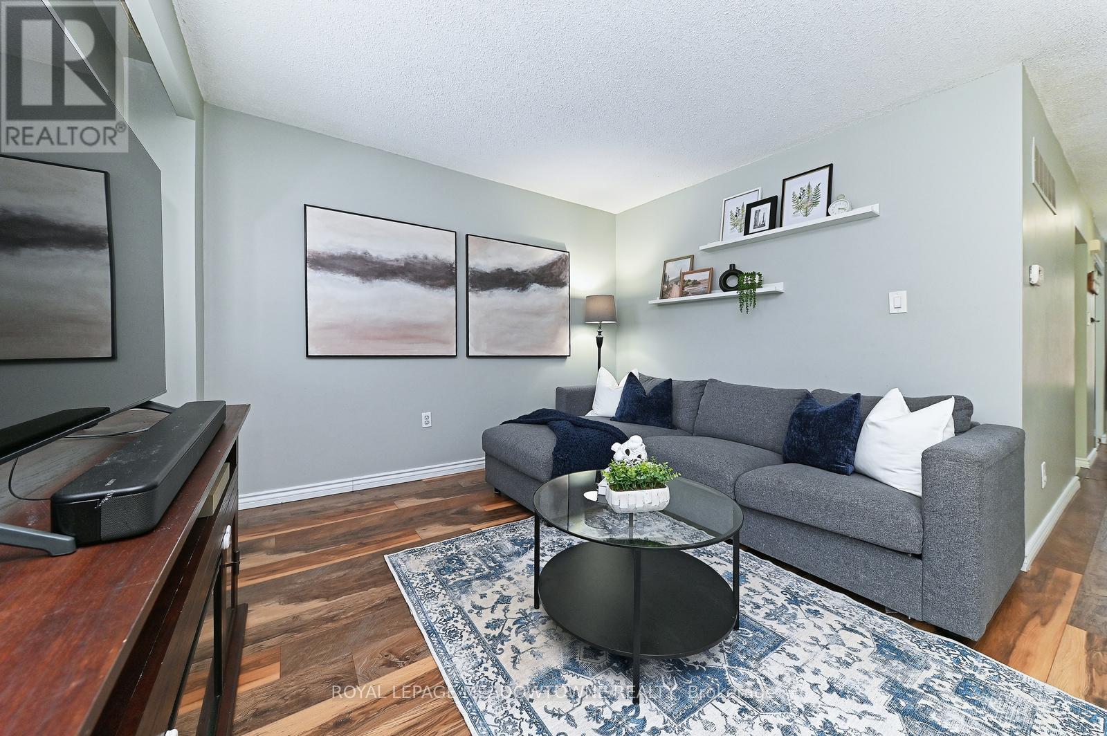 74 - 80 Lynden Circle, Halton Hills, ON - Indoor Photo Showing Living Room