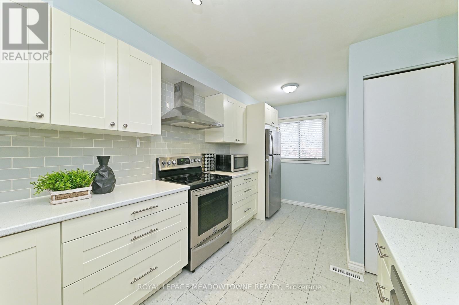 74 - 80 Lynden Circle, Halton Hills, ON - Indoor Photo Showing Kitchen