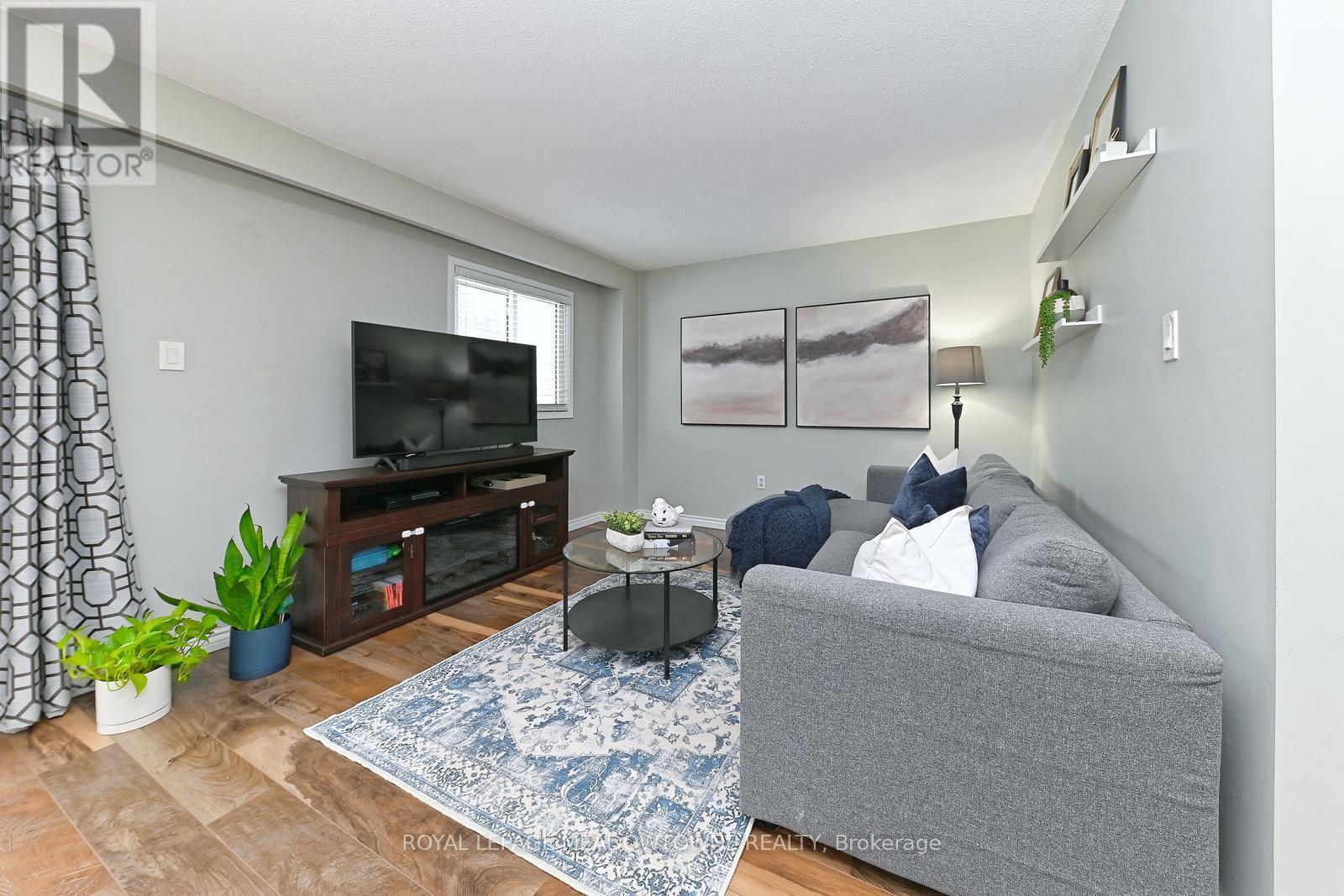 74 - 80 Lynden Circle, Halton Hills, ON - Indoor Photo Showing Living Room