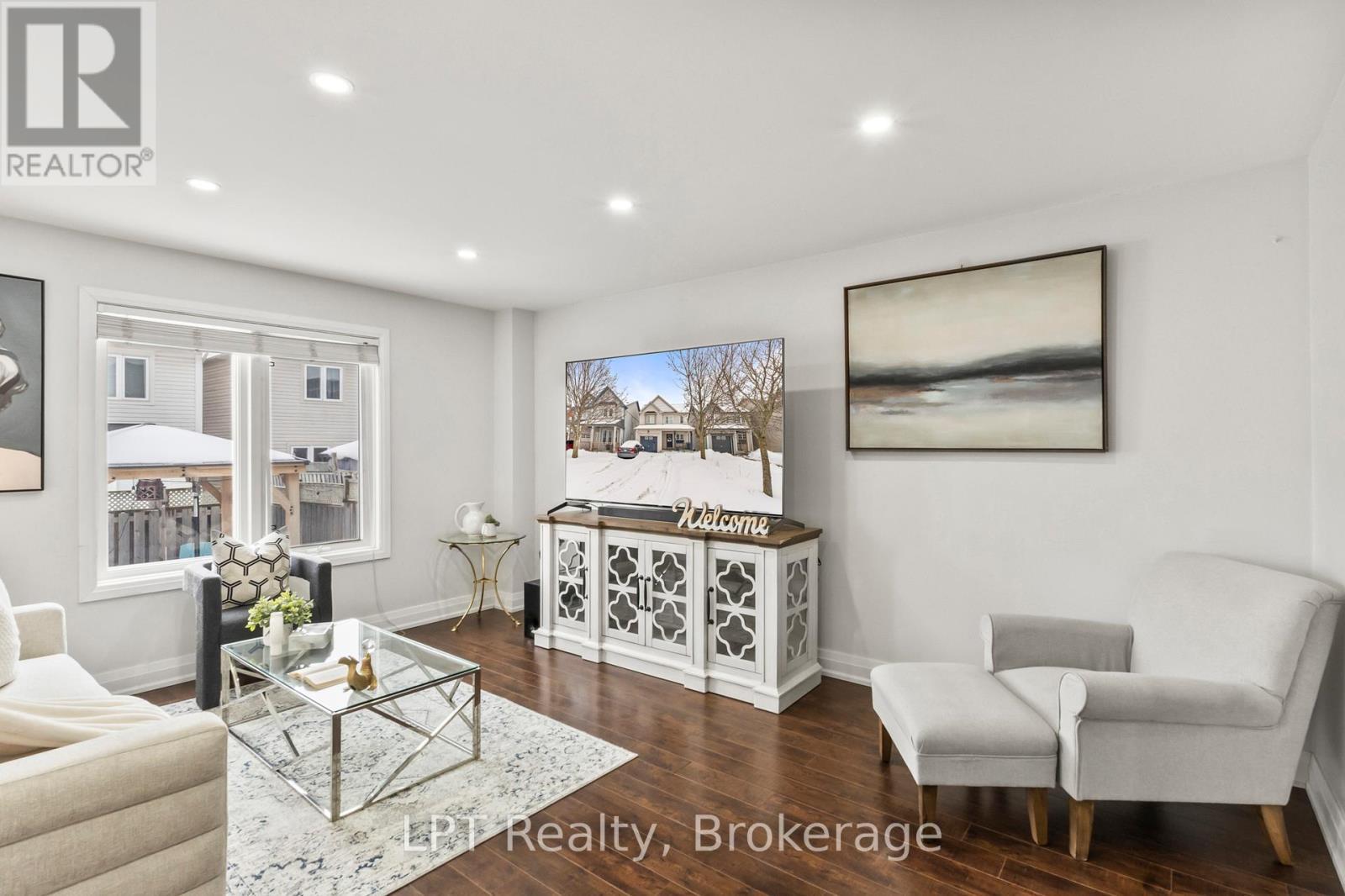 52 Norland Circle, Oshawa (Windfields), ON - Indoor Photo Showing Living Room