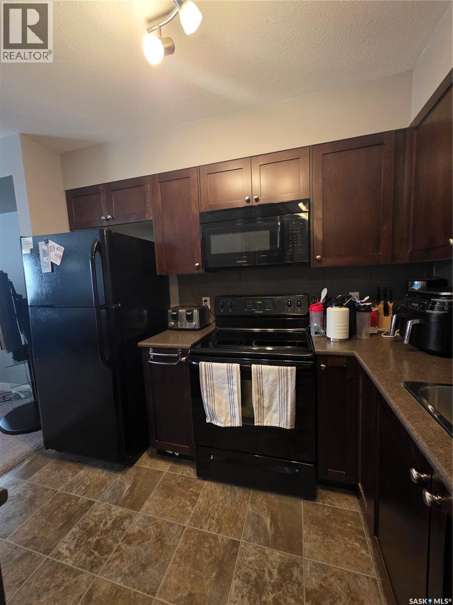 407 308 Petterson Drive, Estevan, SK - Indoor Photo Showing Kitchen