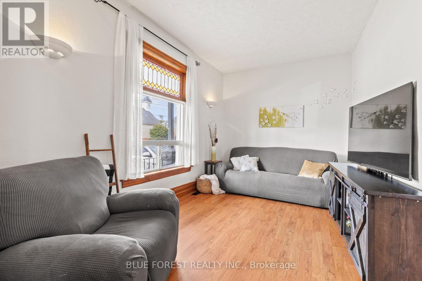 96 Dreaney Avenue, London East (East L), ON - Indoor Photo Showing Living Room