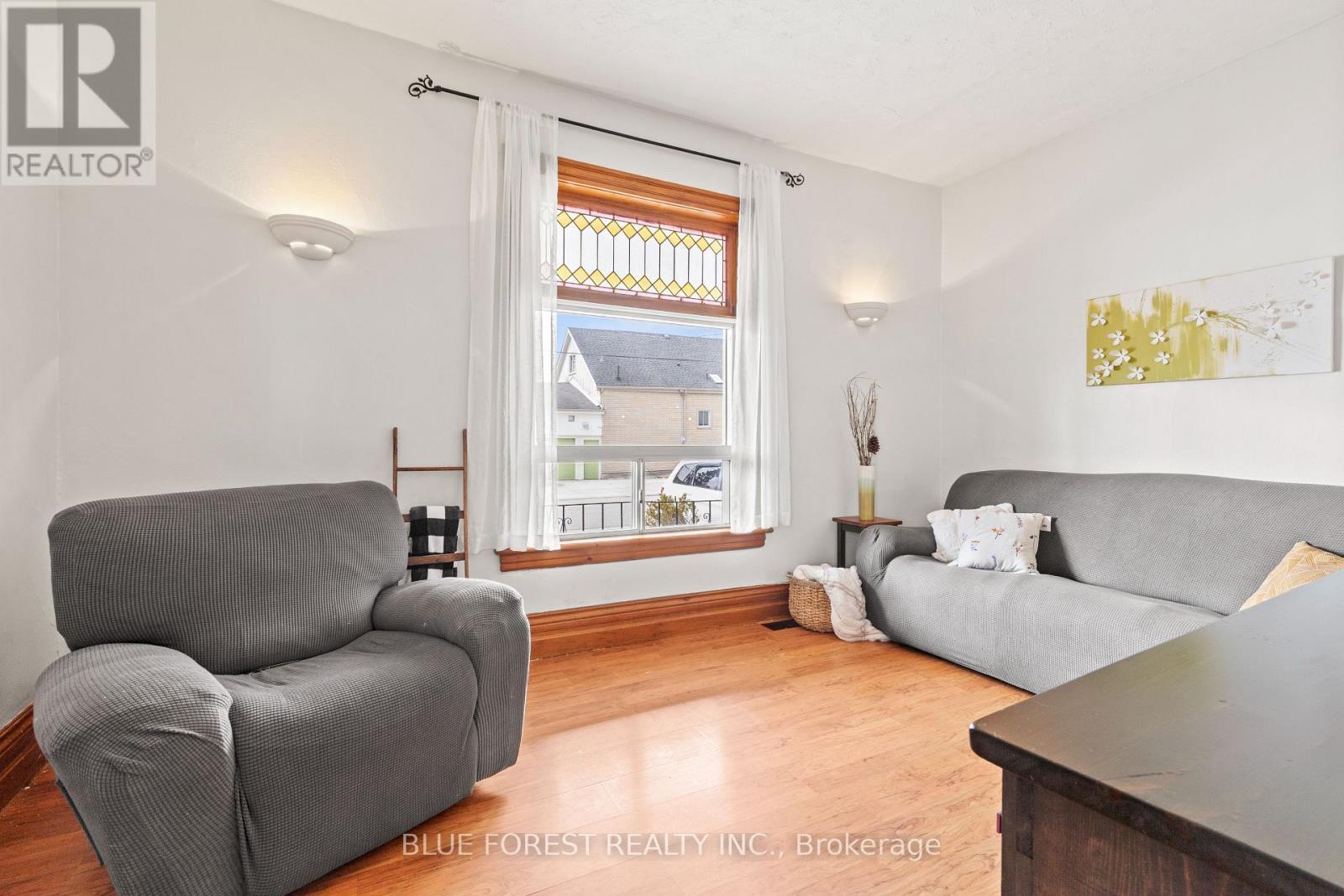 96 Dreaney Avenue, London East (East L), ON - Indoor Photo Showing Living Room