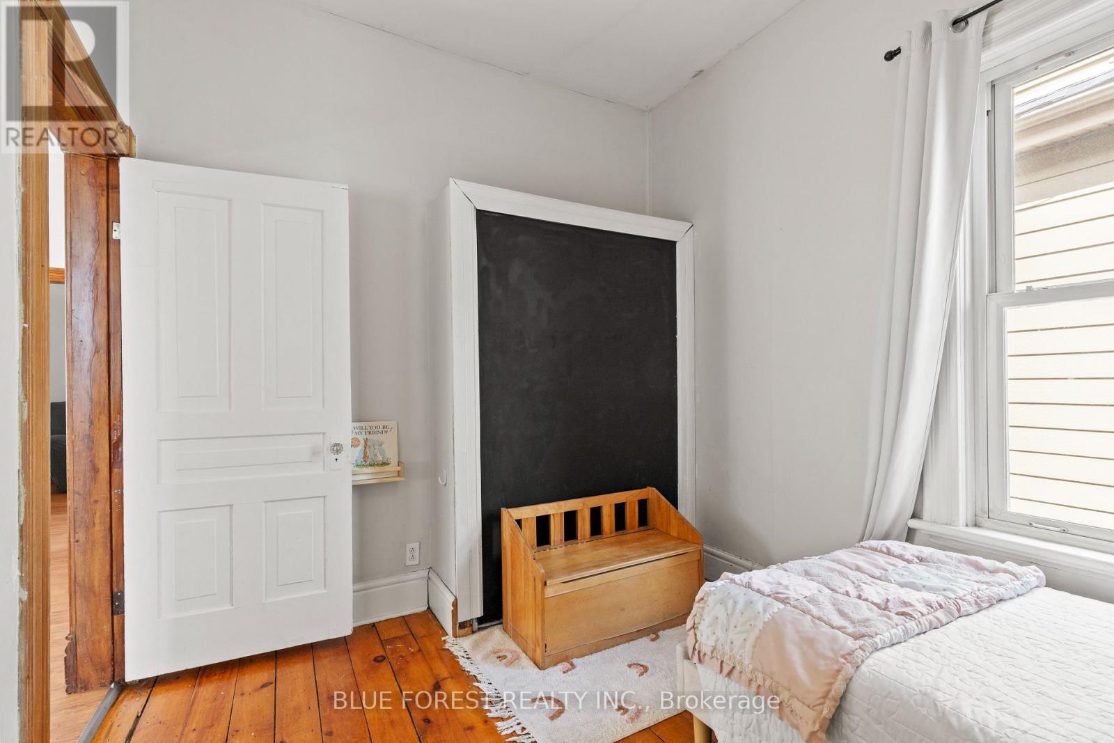96 Dreaney Avenue, London East (East L), ON - Indoor Photo Showing Bedroom