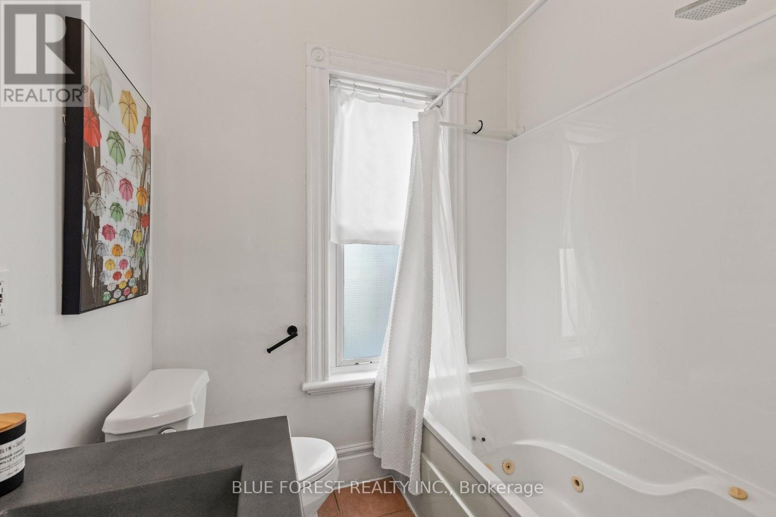 96 Dreaney Avenue, London East (East L), ON - Indoor Photo Showing Bathroom