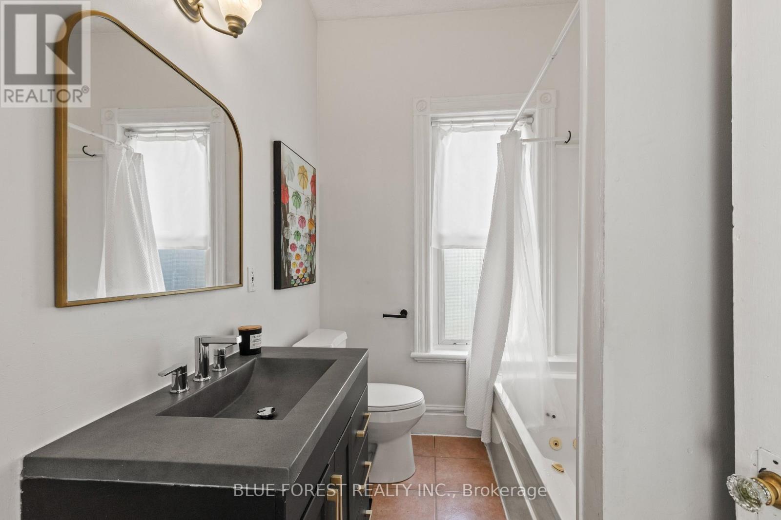 96 Dreaney Avenue, London East (East L), ON - Indoor Photo Showing Bathroom