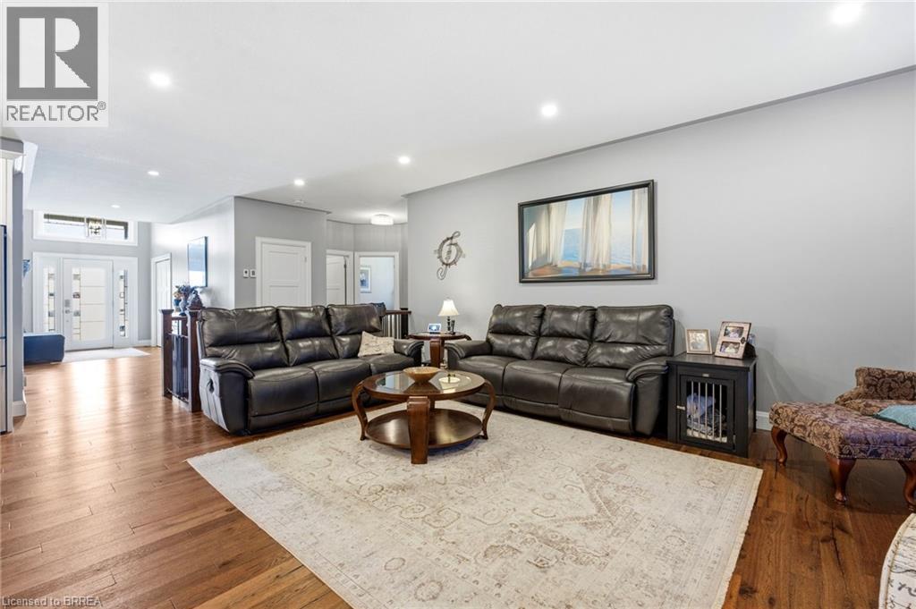 11 Sycamore Drive, Port Dover, ON - Indoor Photo Showing Living Room