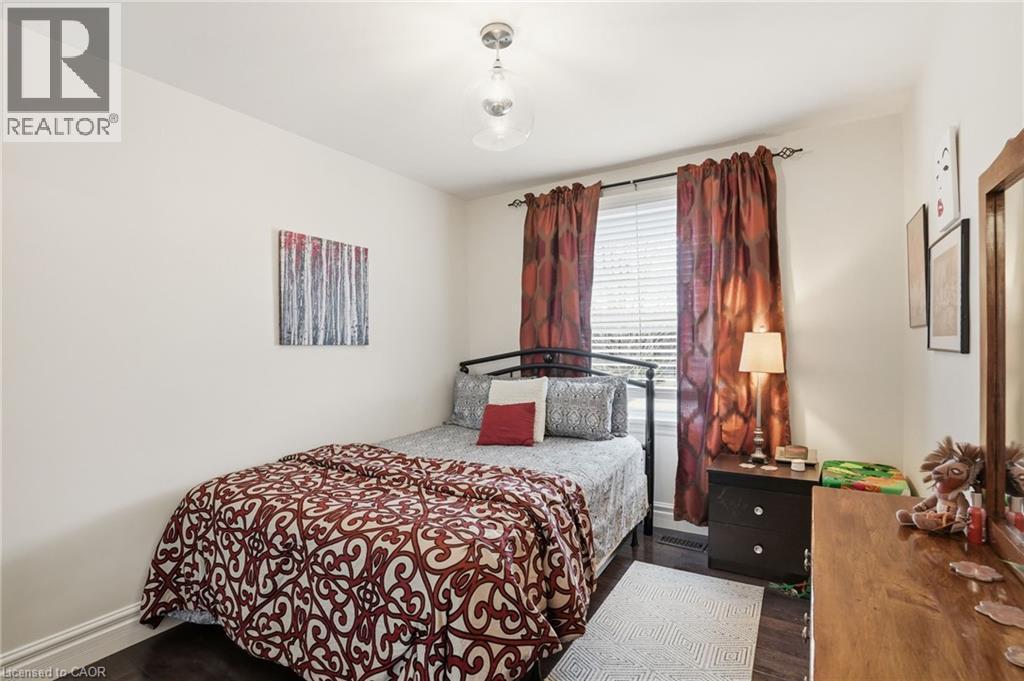 101 Organ Crescent, Hamilton, ON - Indoor Photo Showing Bedroom