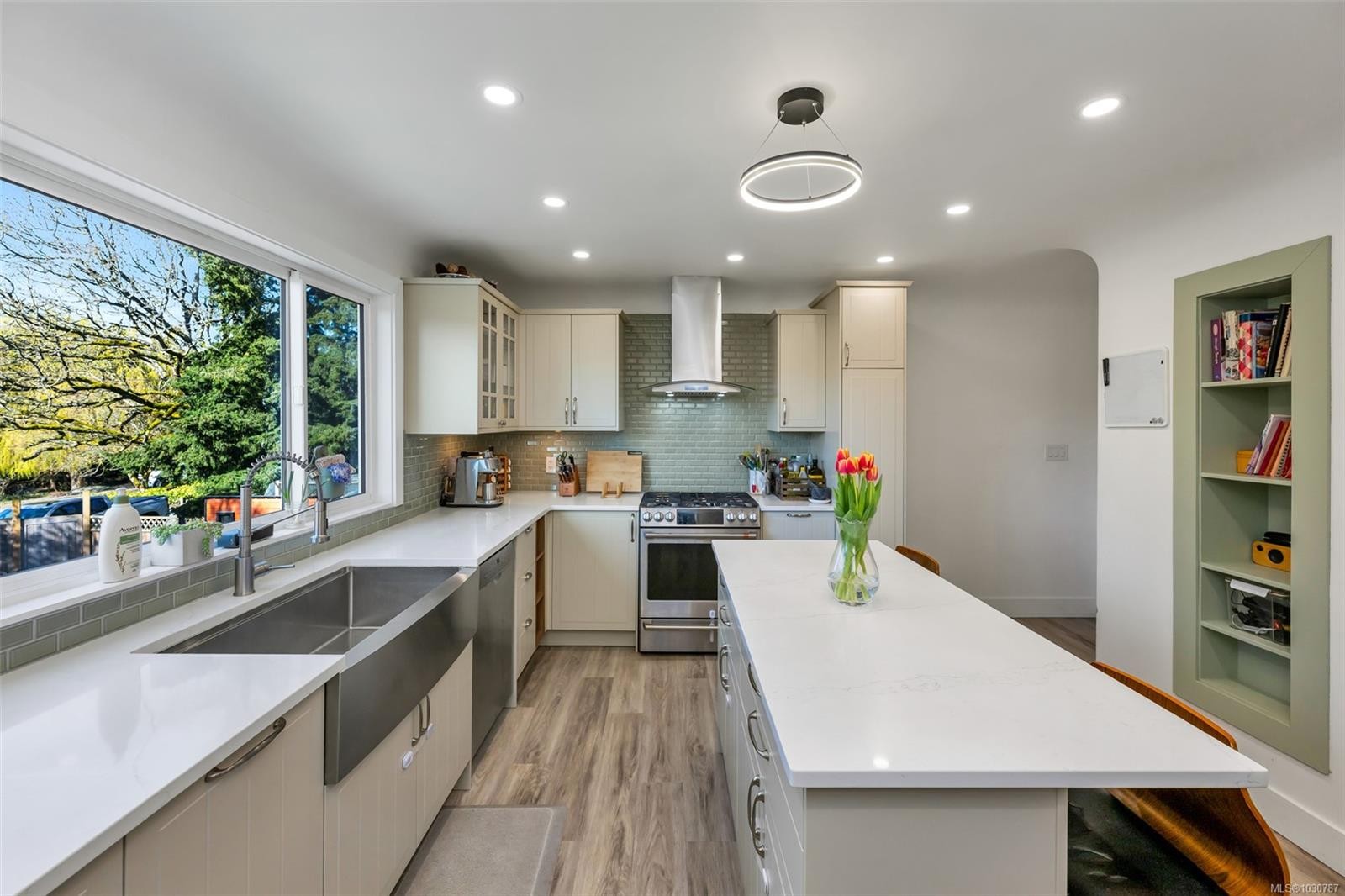 3111 Esson Rd, Saanich, BC