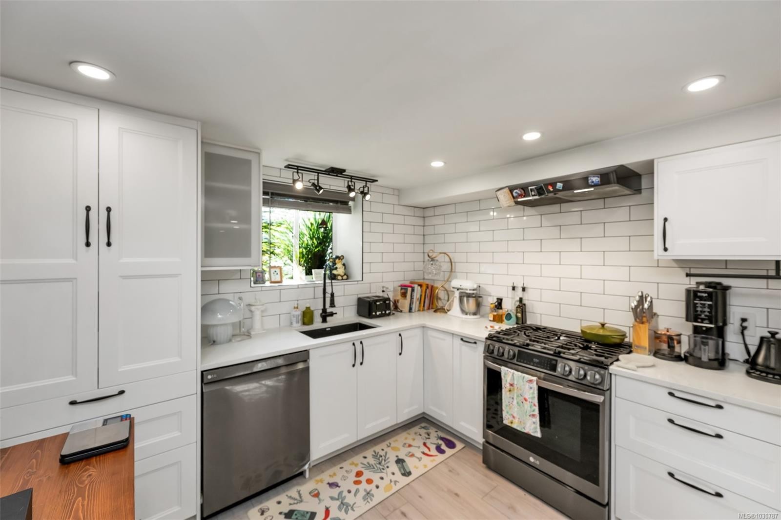 3111 Esson Rd, Saanich, BC