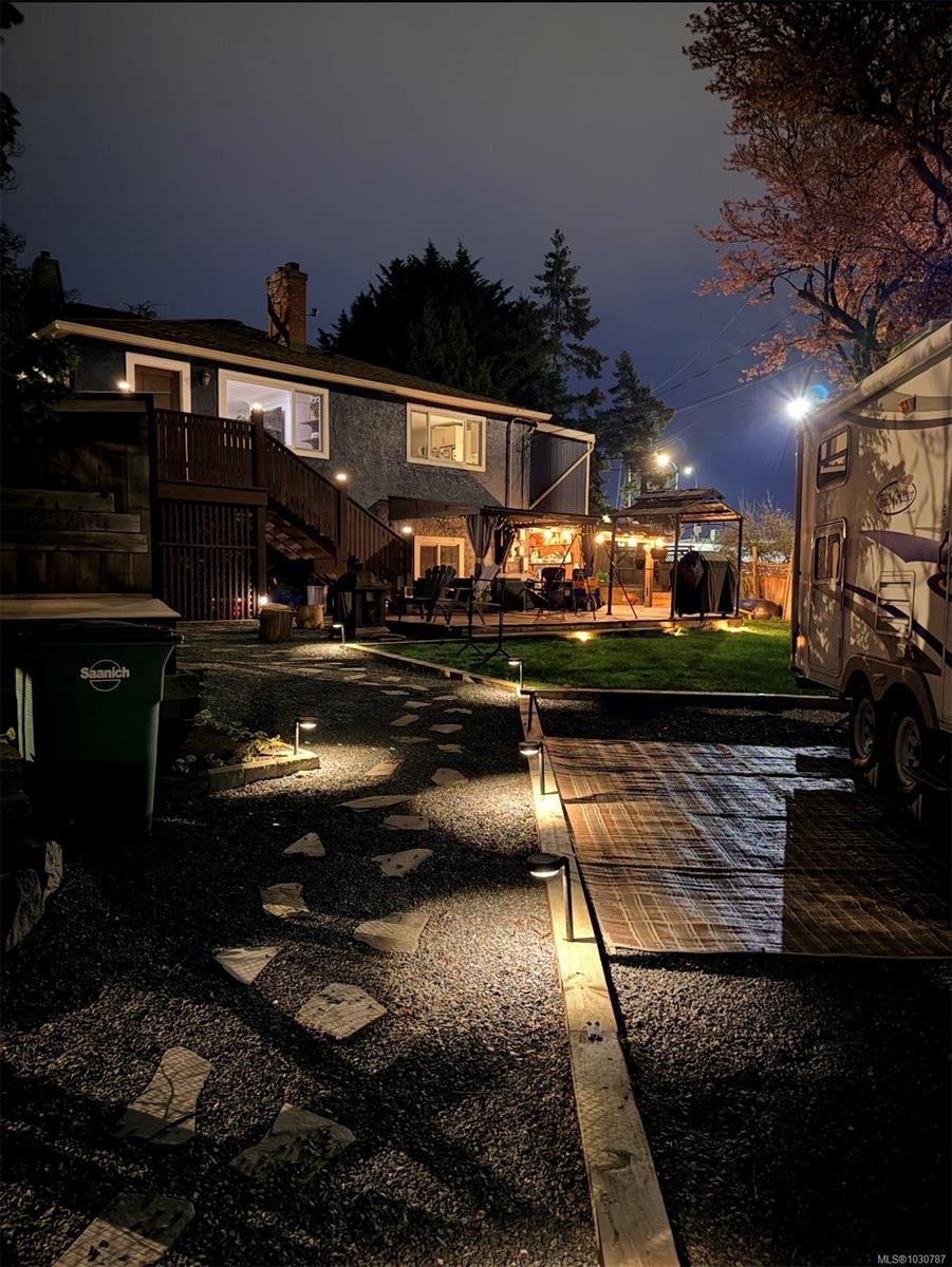 3111 Esson Rd, Saanich, BC