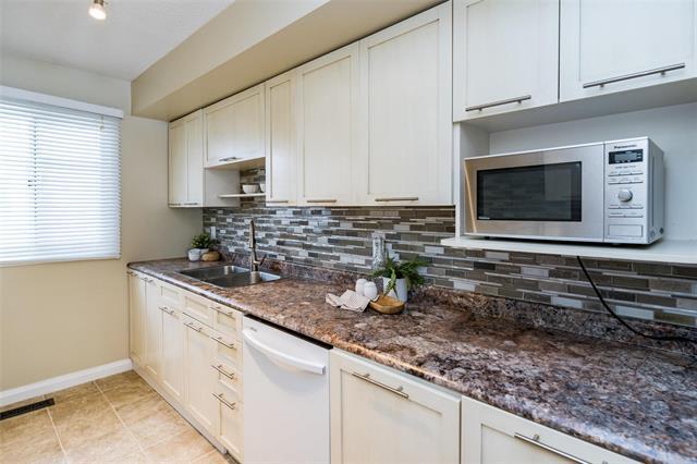 58 Robertson Cr, Winnipeg, MB