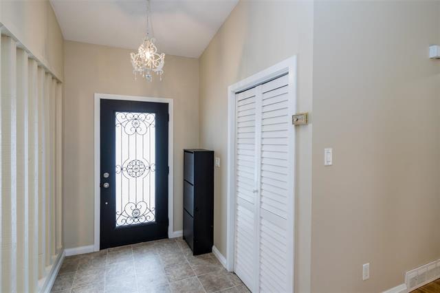 58 Robertson Cr, Winnipeg, MB