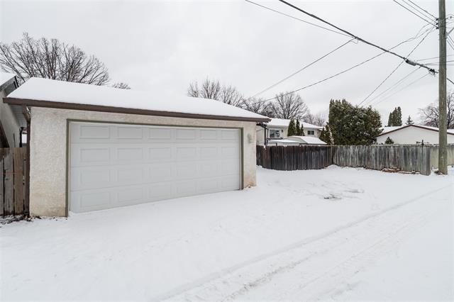 58 Robertson Cr, Winnipeg, MB