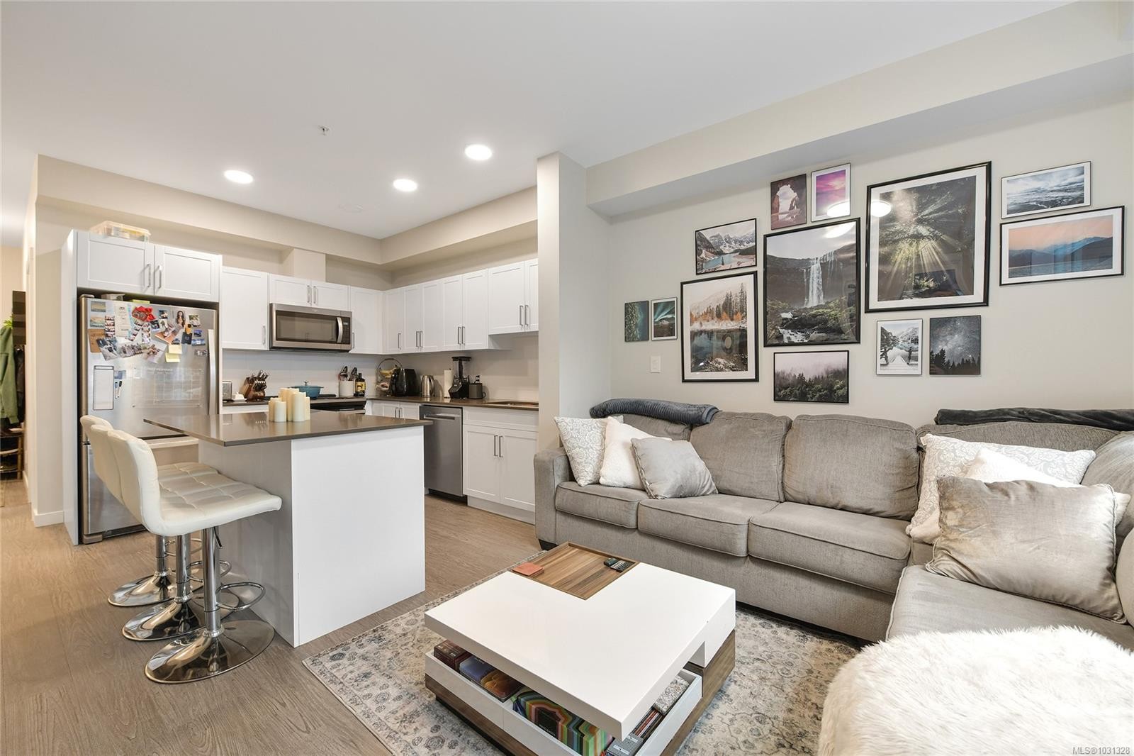 301-2843 Jacklin Rd, Langford, BC - Indoor