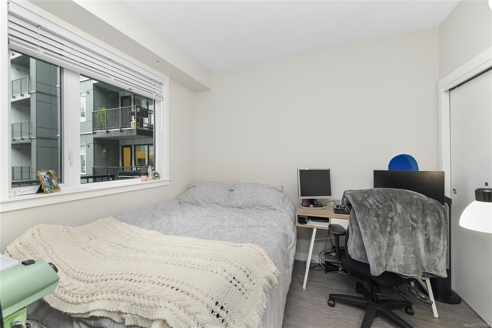 301-2843 Jacklin Rd, Langford, BC - Indoor Photo Showing Bedroom