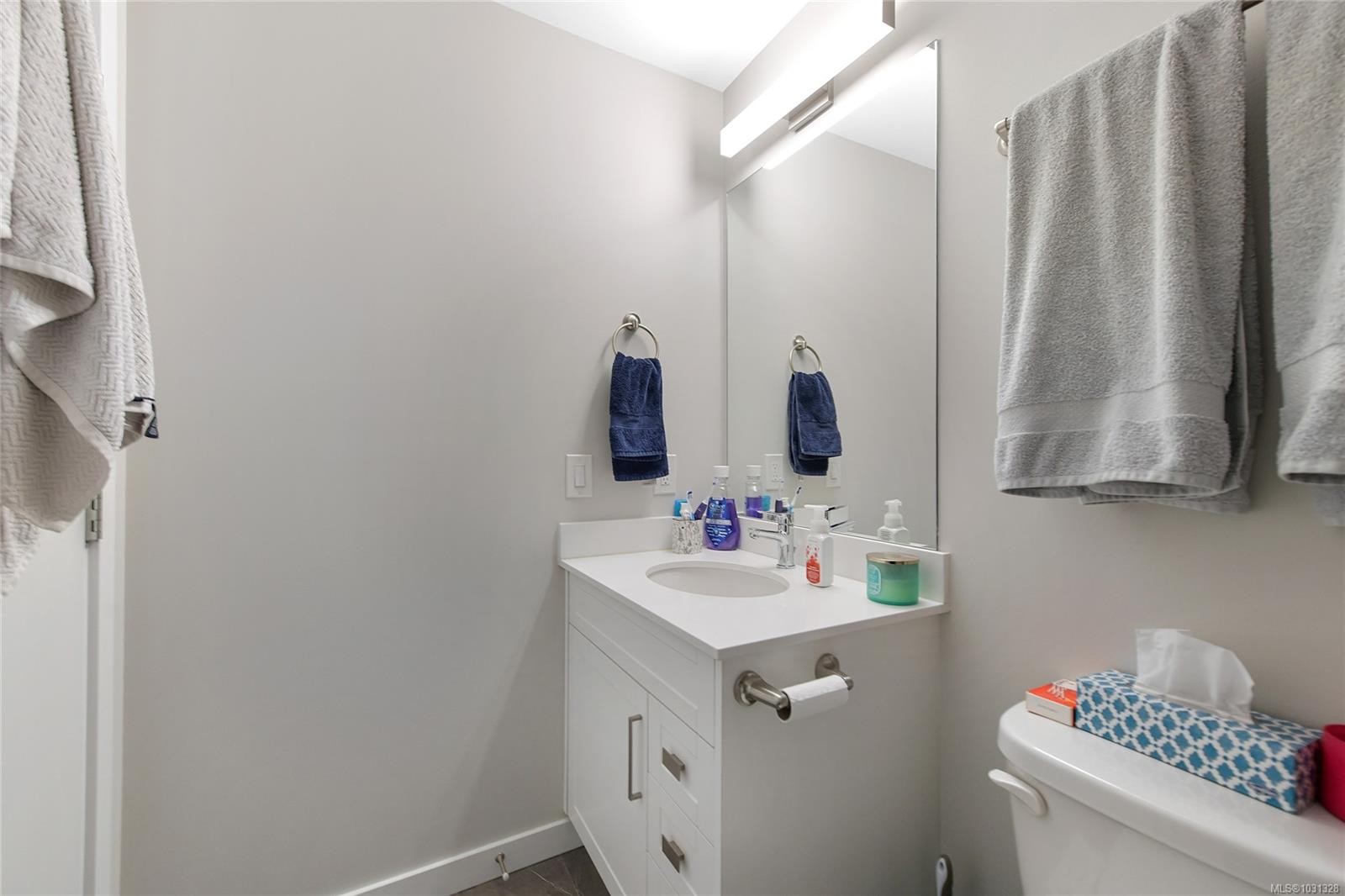 301-2843 Jacklin Rd, Langford, BC - Indoor Photo Showing Bathroom