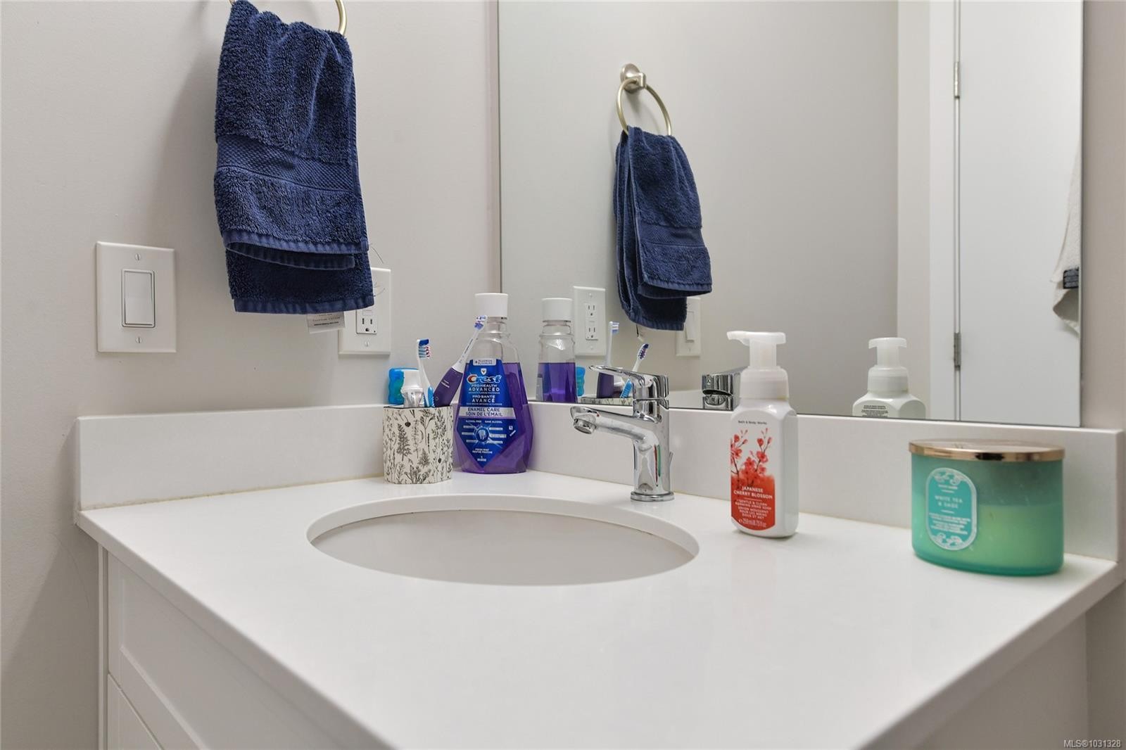 301-2843 Jacklin Rd, Langford, BC - Indoor Photo Showing Bathroom