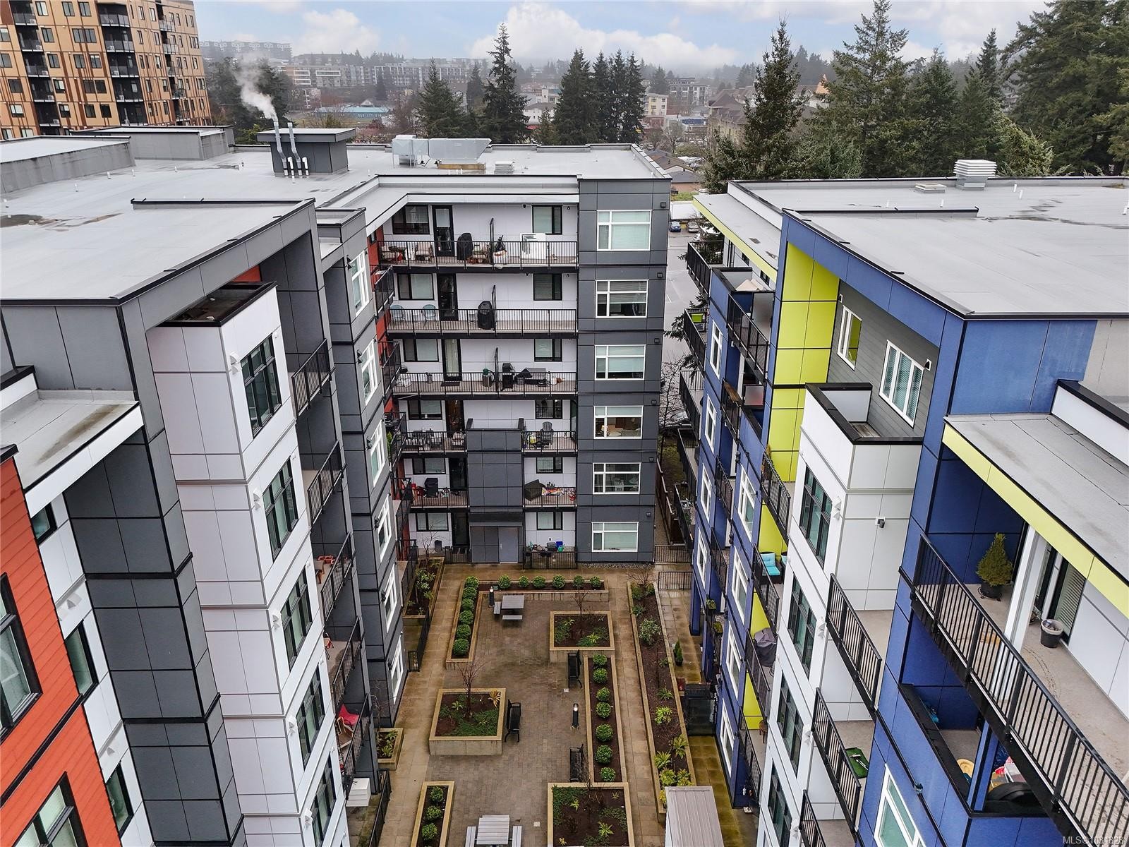 301-2843 Jacklin Rd, Langford, BC - Outdoor