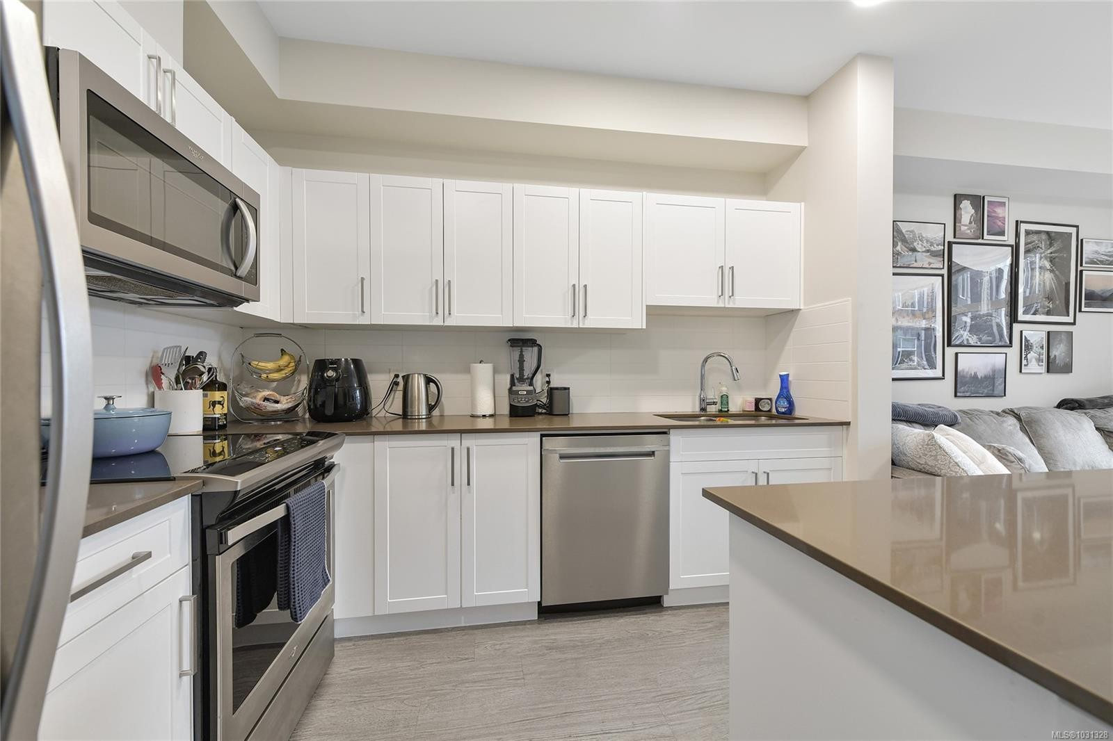 301-2843 Jacklin Rd, Langford, BC - Indoor Photo Showing Kitchen With Stainless Steel Kitchen
