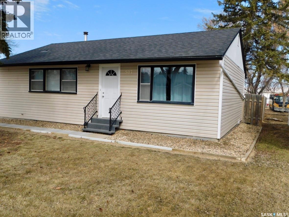 507 2Nd Avenue E, Assiniboia, SK - Outdoor With Exterior
