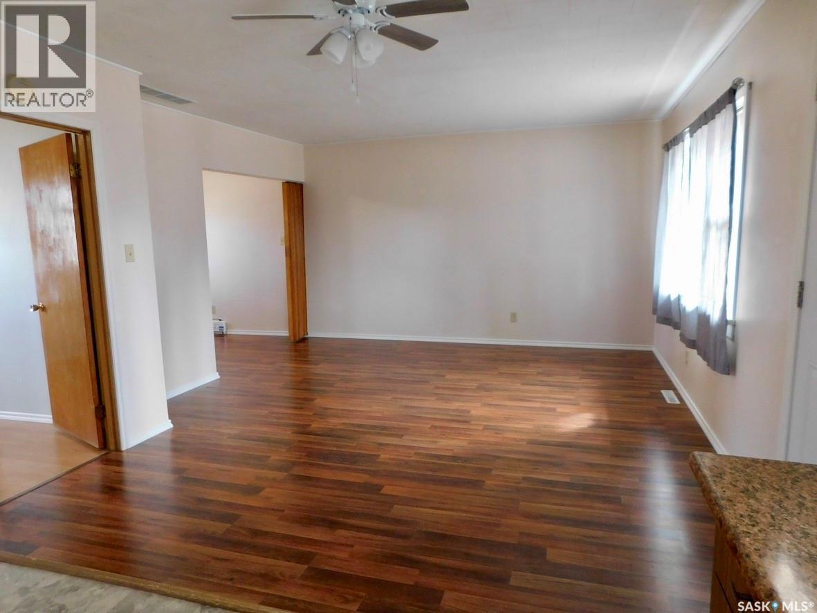 507 2Nd Avenue E, Assiniboia, SK - Indoor Photo Showing Other Room