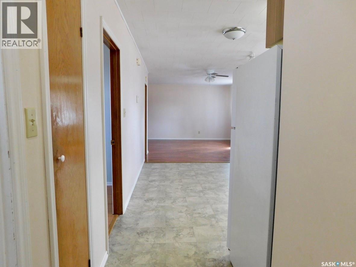 507 2Nd Avenue E, Assiniboia, SK - Indoor Photo Showing Other Room