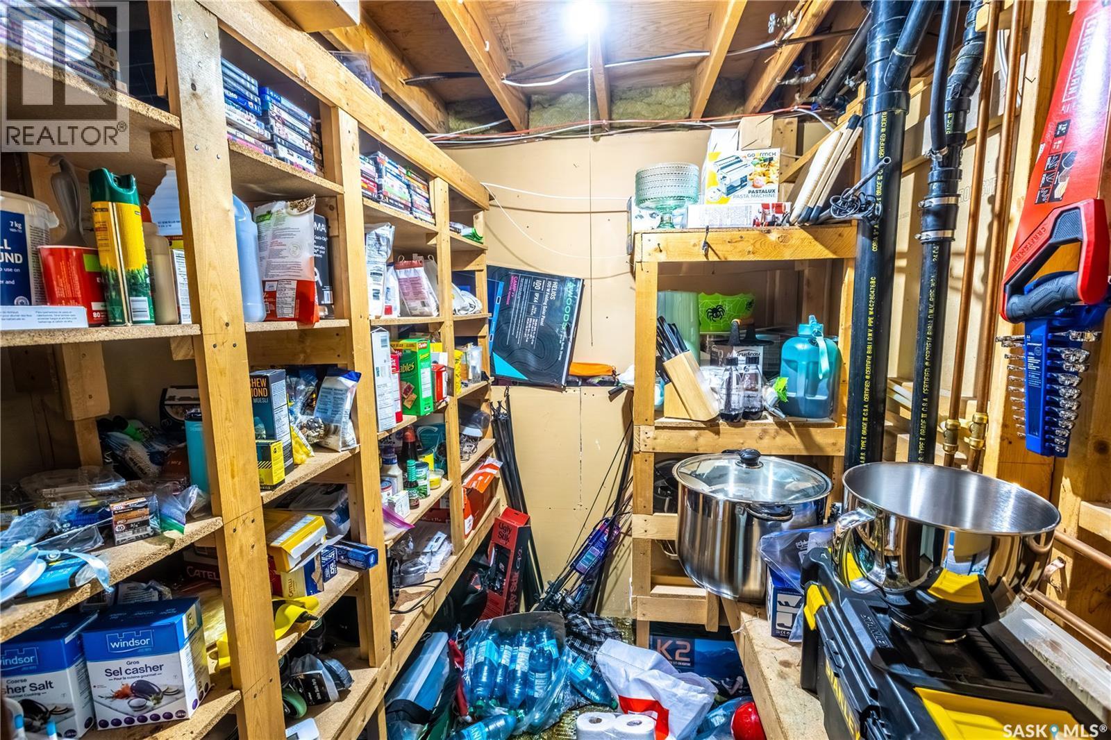 1374 Manitou Crescent, Moose Jaw, SK - Indoor With Storage