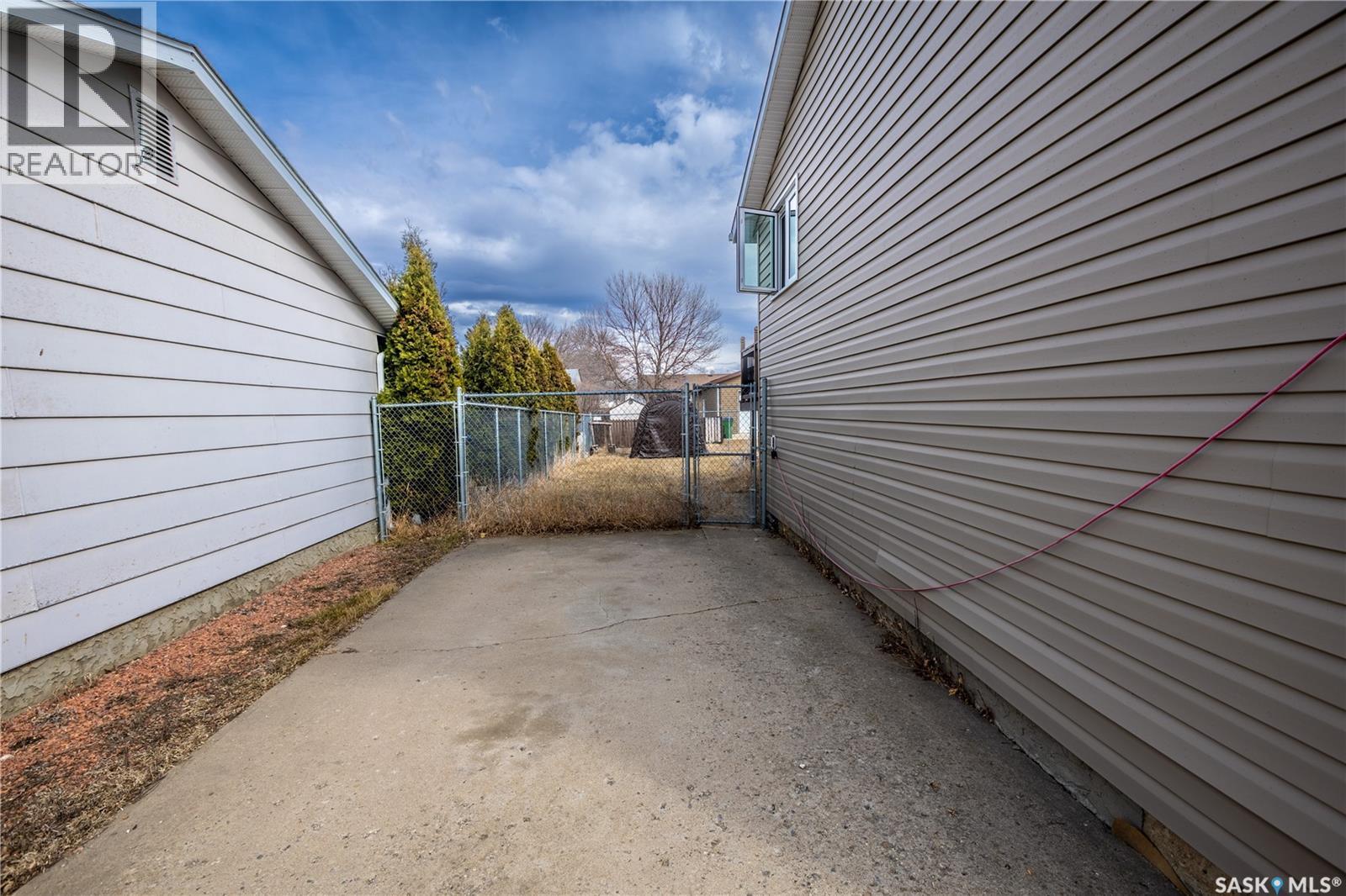 1374 Manitou Crescent, Moose Jaw, SK - Outdoor With Exterior