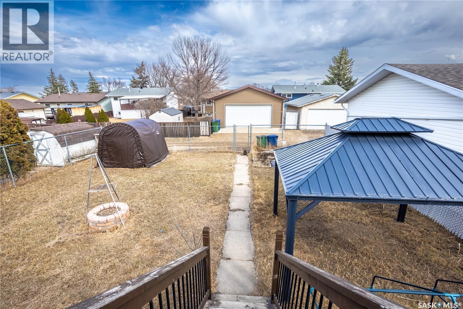 1374 Manitou Crescent, Moose Jaw, SK - Outdoor