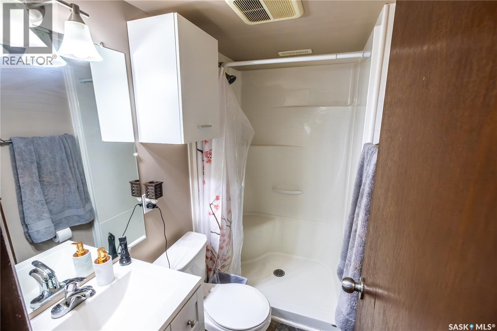 1374 Manitou Crescent, Moose Jaw, SK - Indoor Photo Showing Bathroom