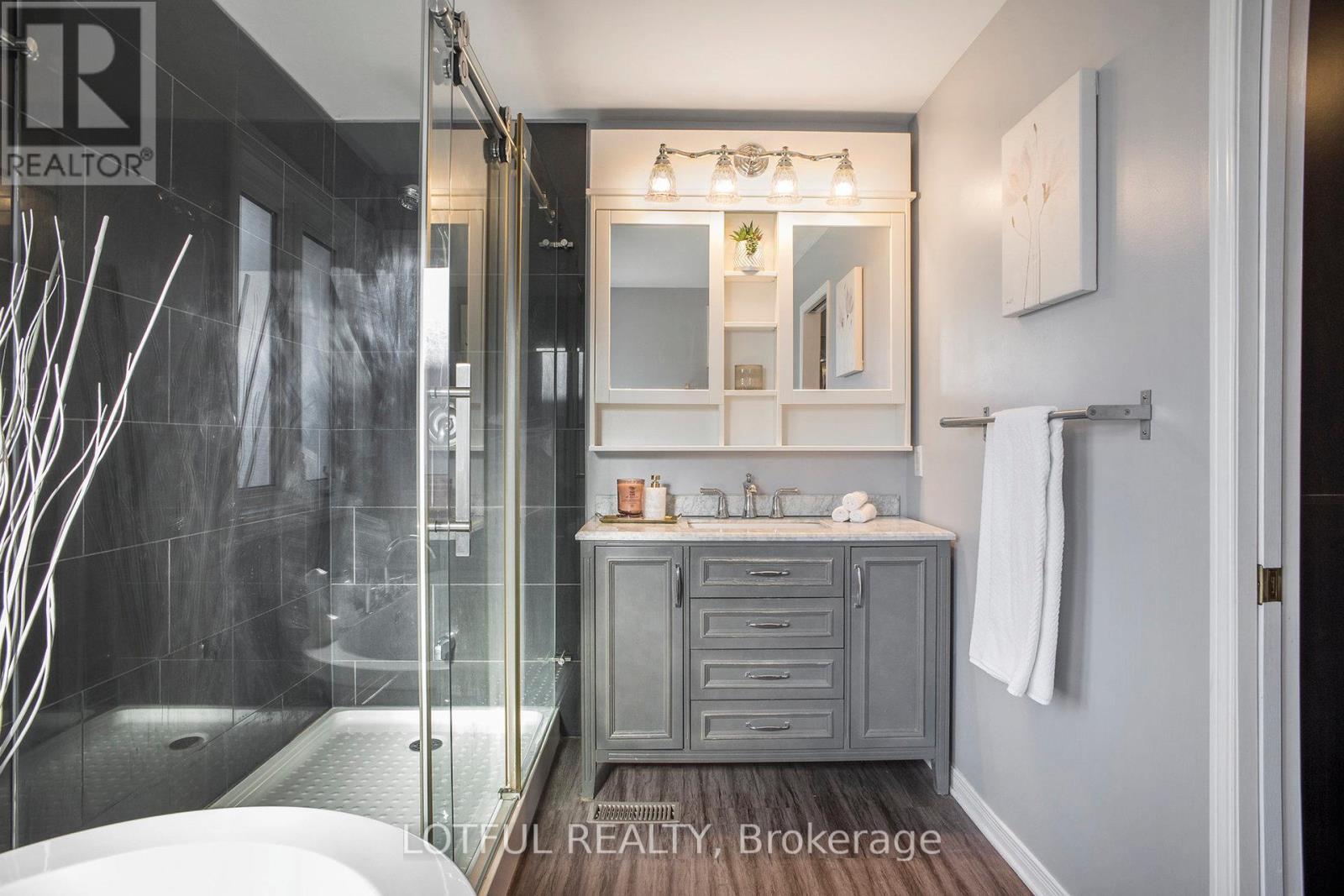 4 Spindle Way, Ottawa, ON - Indoor Photo Showing Bathroom