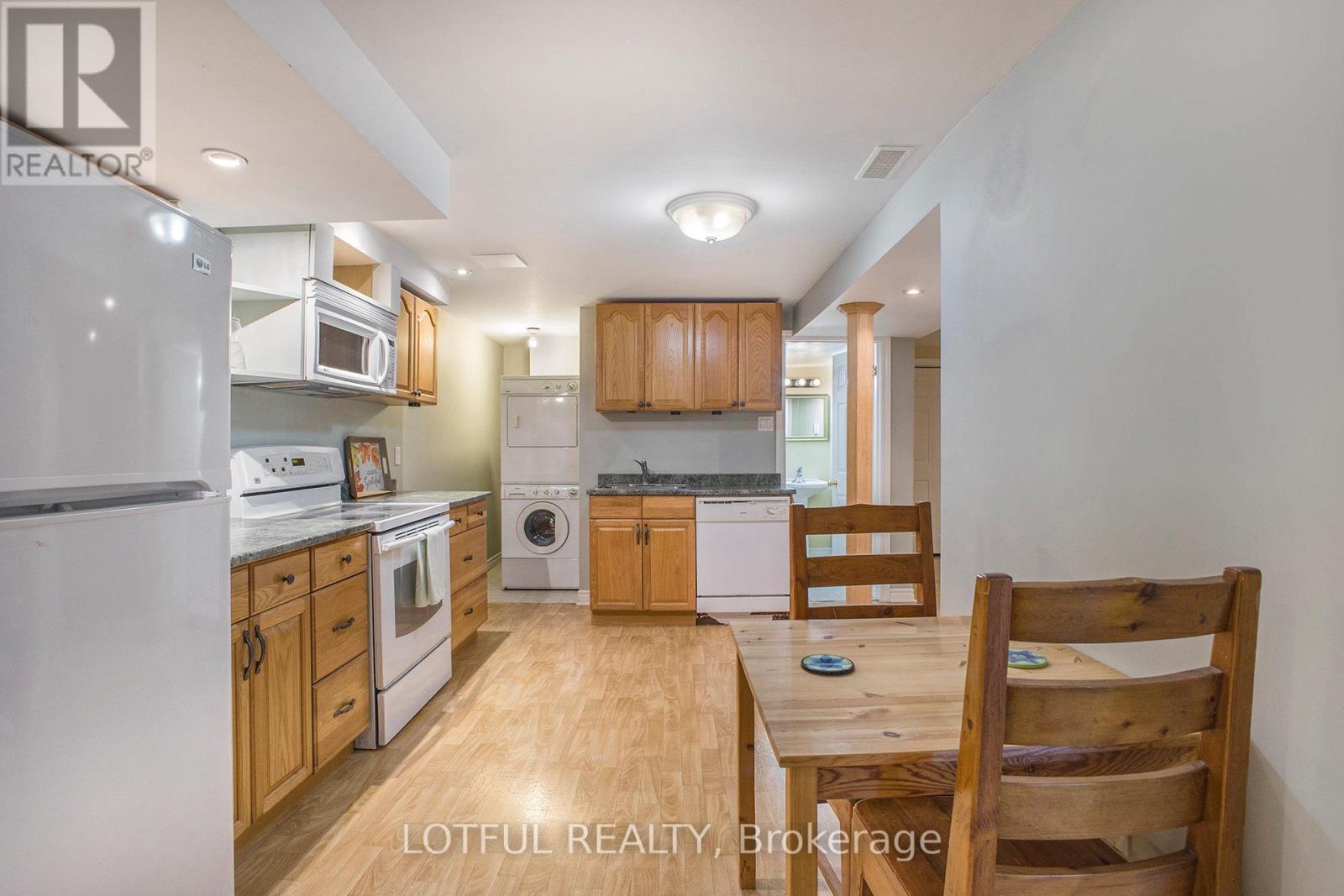 4 Spindle Way, Ottawa, ON - Indoor Photo Showing Kitchen