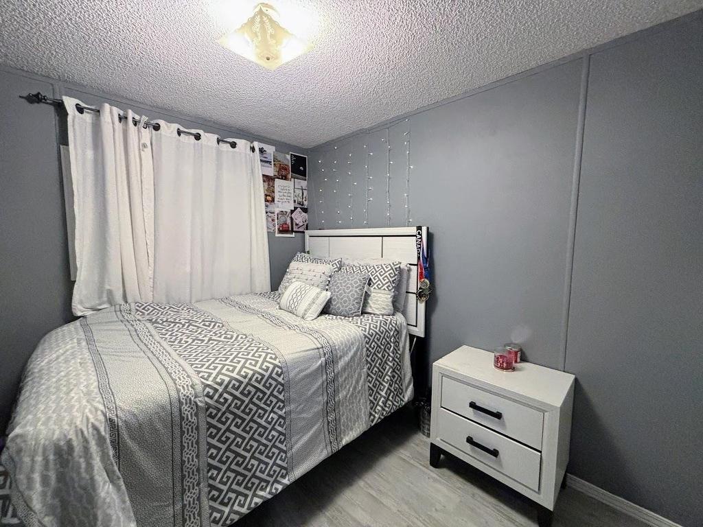 31 Coveney Street, Marathon, ON - Indoor Photo Showing Bedroom