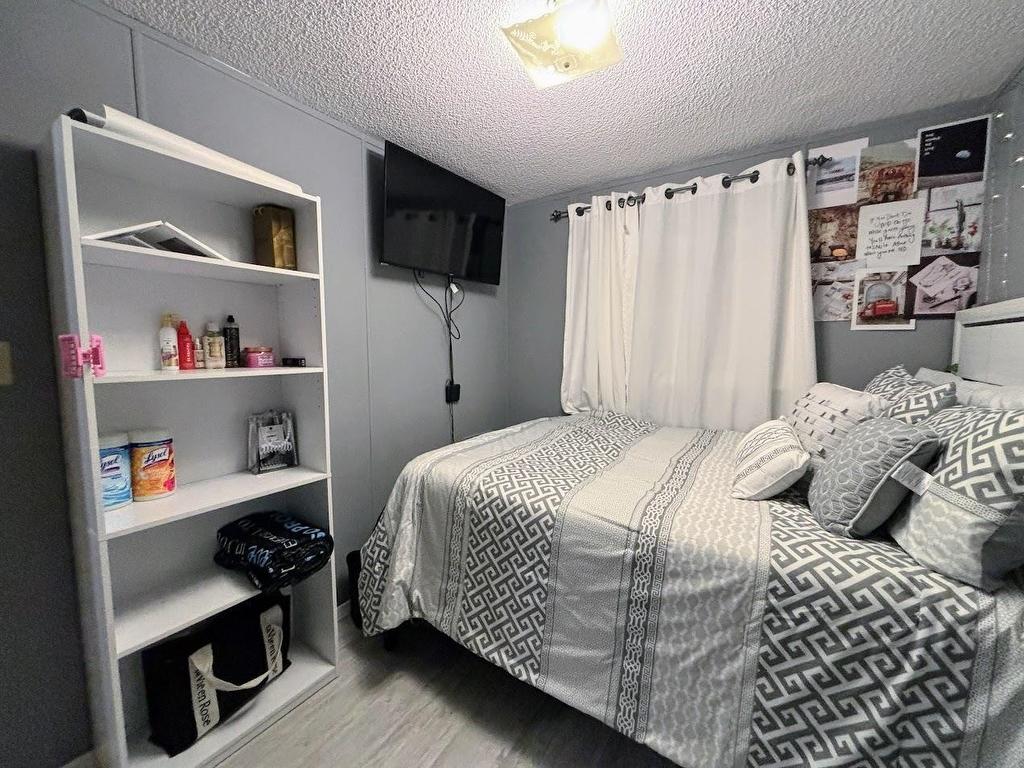 31 Coveney Street, Marathon, ON - Indoor Photo Showing Bedroom