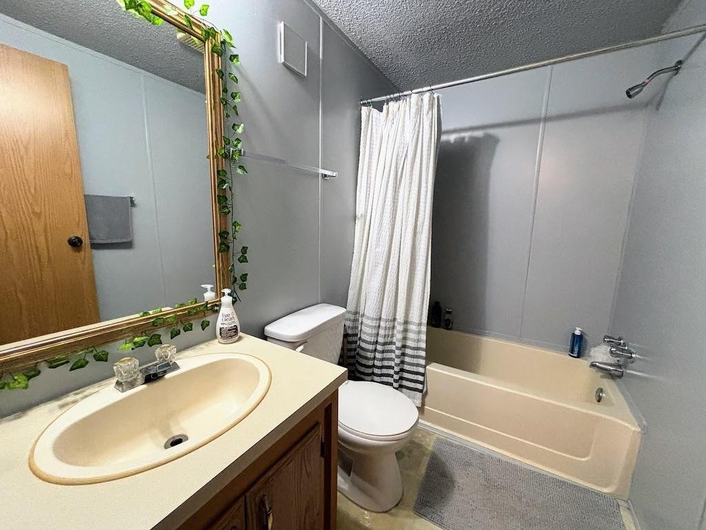 31 Coveney Street, Marathon, ON - Indoor Photo Showing Bathroom