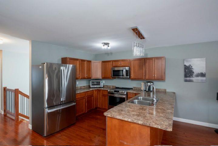 144 Cougar Crescent, Thunder Bay, ON - Indoor Photo Showing Kitchen With Double Sink