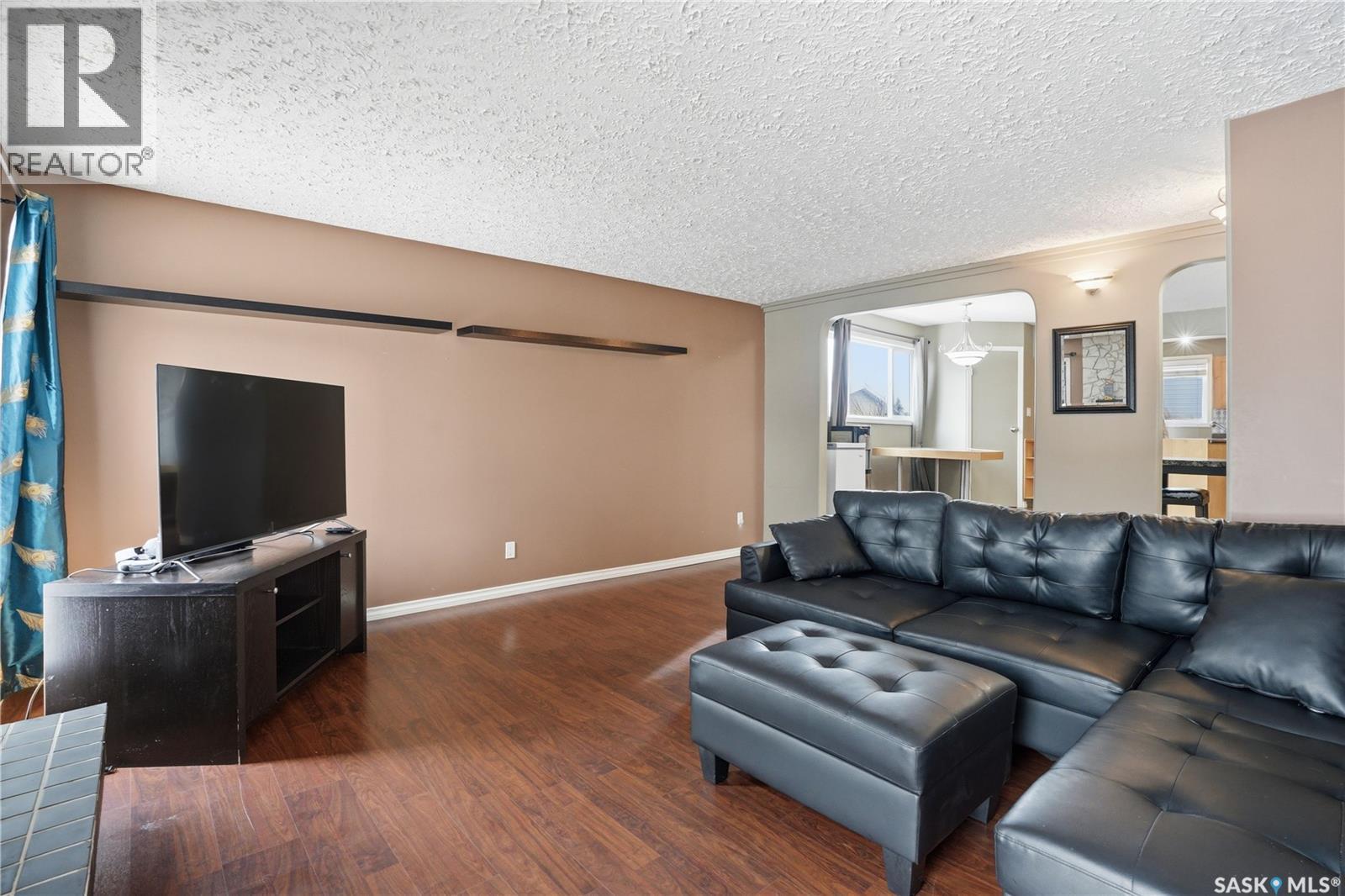 101 Fitzgerald Street, Saskatoon, SK - Indoor Photo Showing Living Room