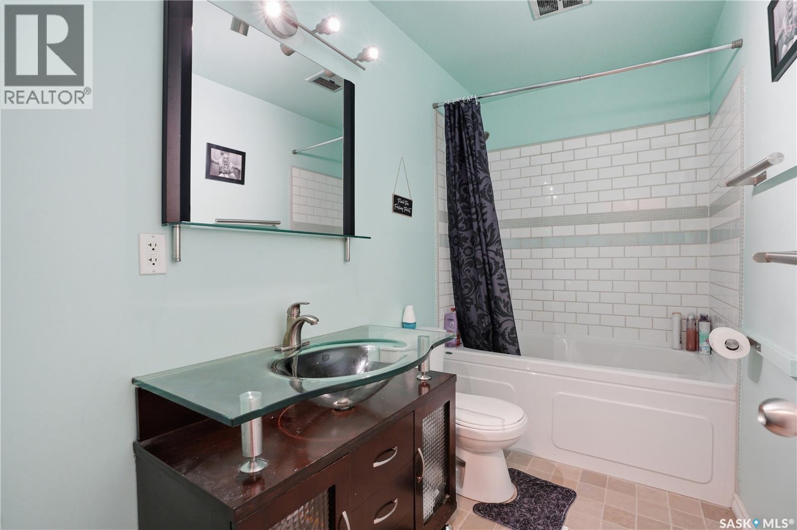 101 Fitzgerald Street, Saskatoon, SK - Indoor Photo Showing Bathroom