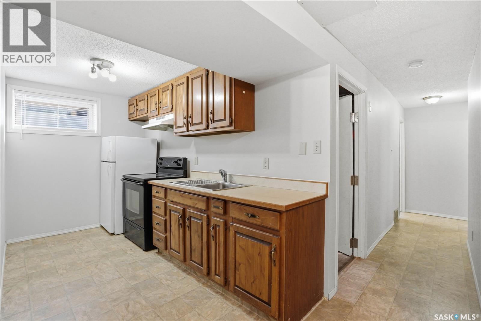 101 Fitzgerald Street, Saskatoon, SK - Indoor Photo Showing Kitchen With Double Sink