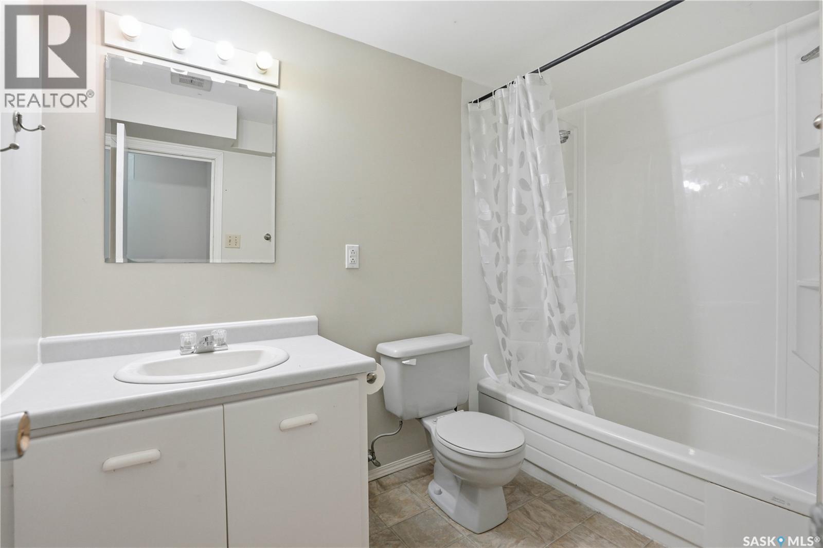101 Fitzgerald Street, Saskatoon, SK - Indoor Photo Showing Bathroom
