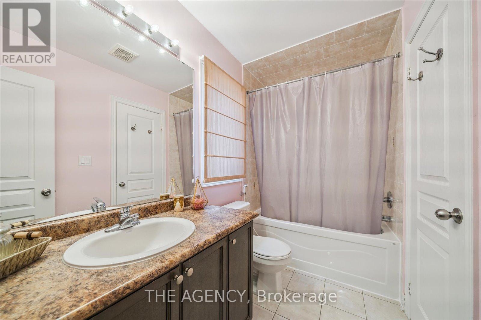 32 Timna Crescent, Vaughan, ON - Indoor Photo Showing Bathroom