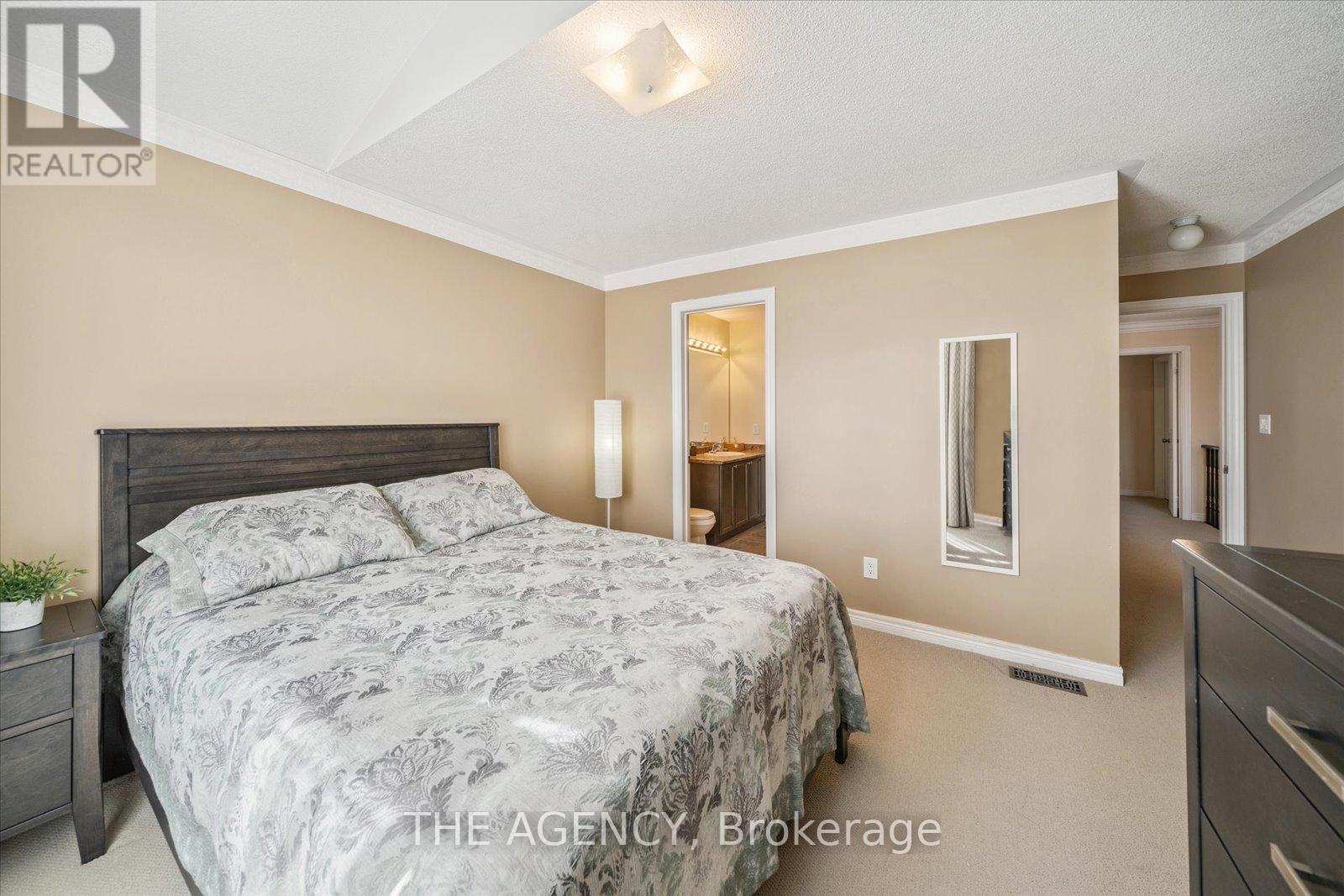 32 Timna Crescent, Vaughan, ON - Indoor Photo Showing Bedroom