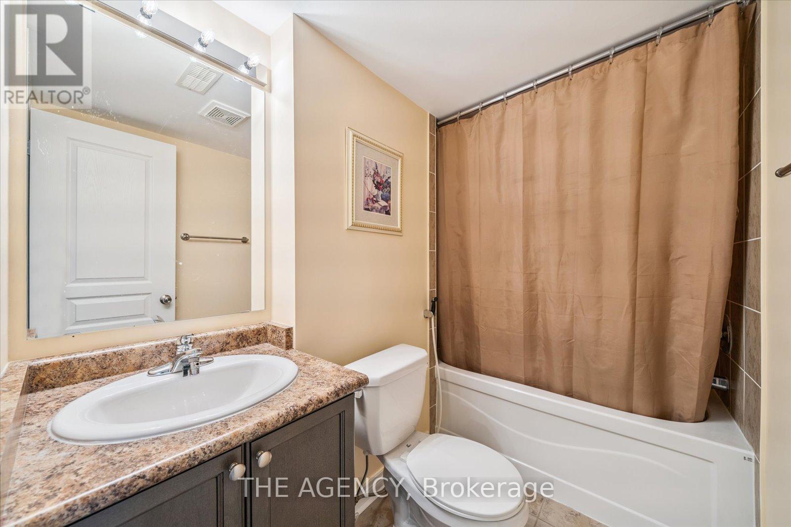32 Timna Crescent, Vaughan, ON - Indoor Photo Showing Bathroom