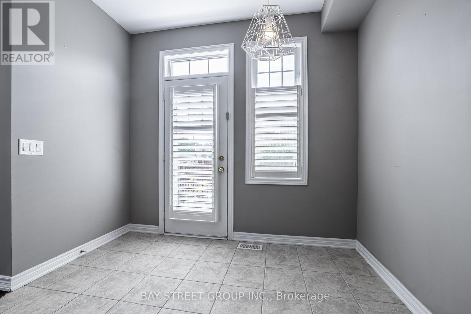 4 Courtland Crescent, East Gwillimbury, ON - Indoor Photo Showing Other Room