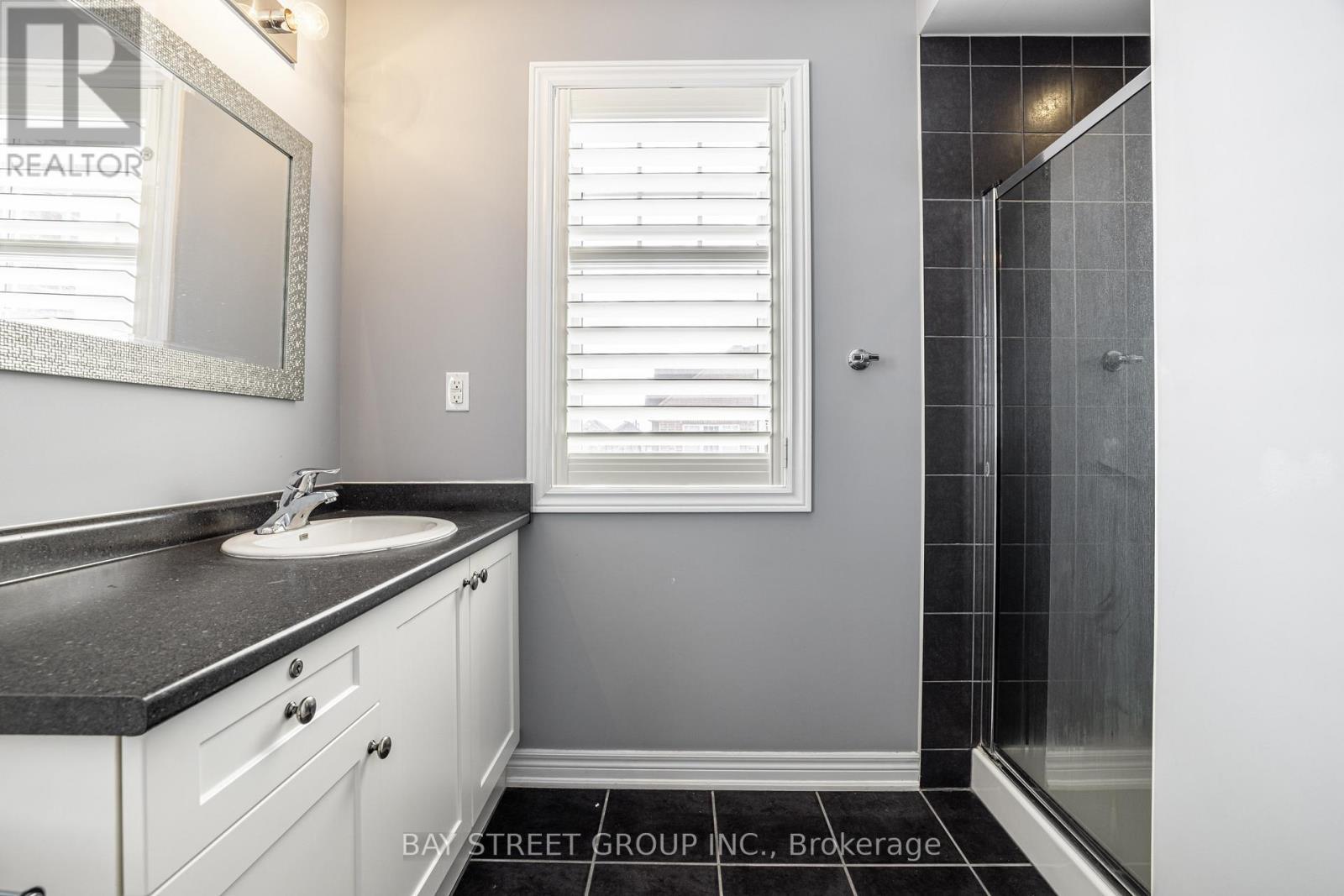 4 Courtland Crescent, East Gwillimbury, ON - Indoor Photo Showing Bathroom