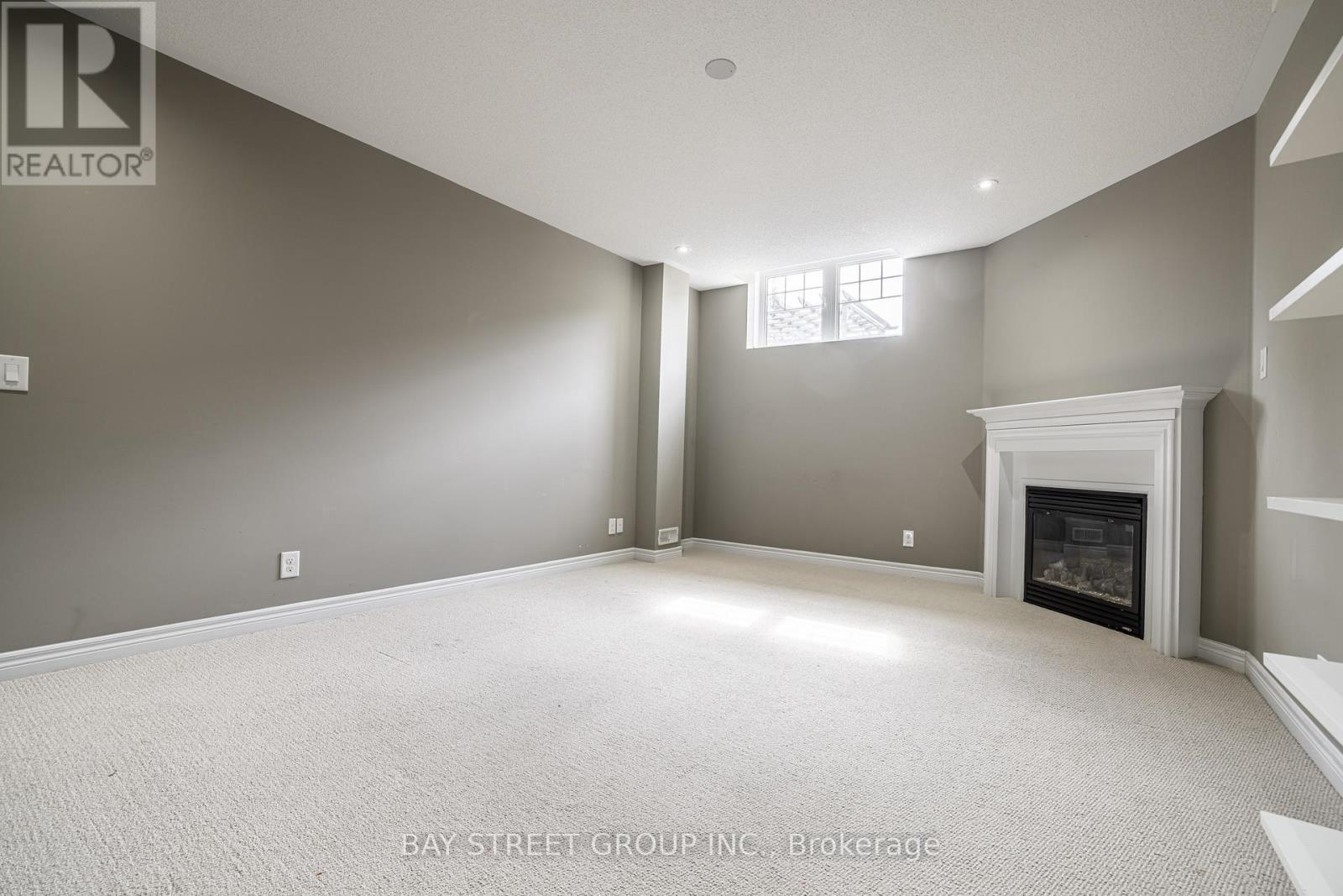 4 Courtland Crescent, East Gwillimbury, ON - Indoor With Fireplace
