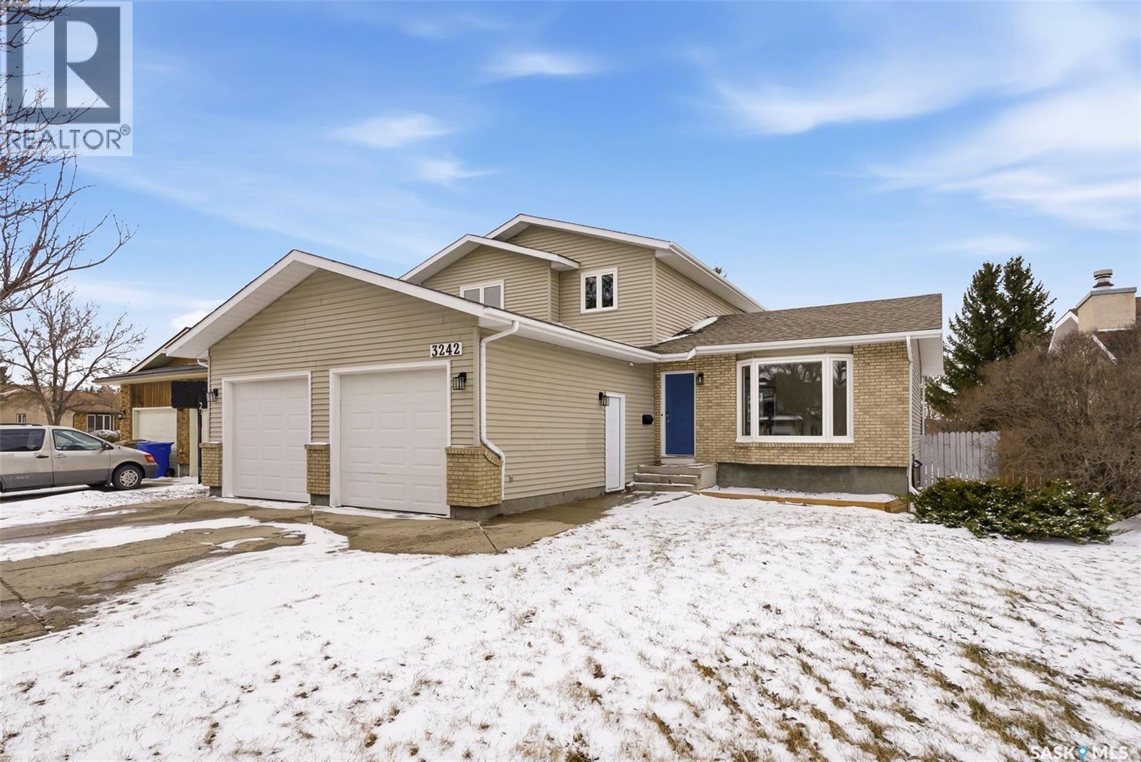 3242 Barton Place E, Regina, SK - Outdoor