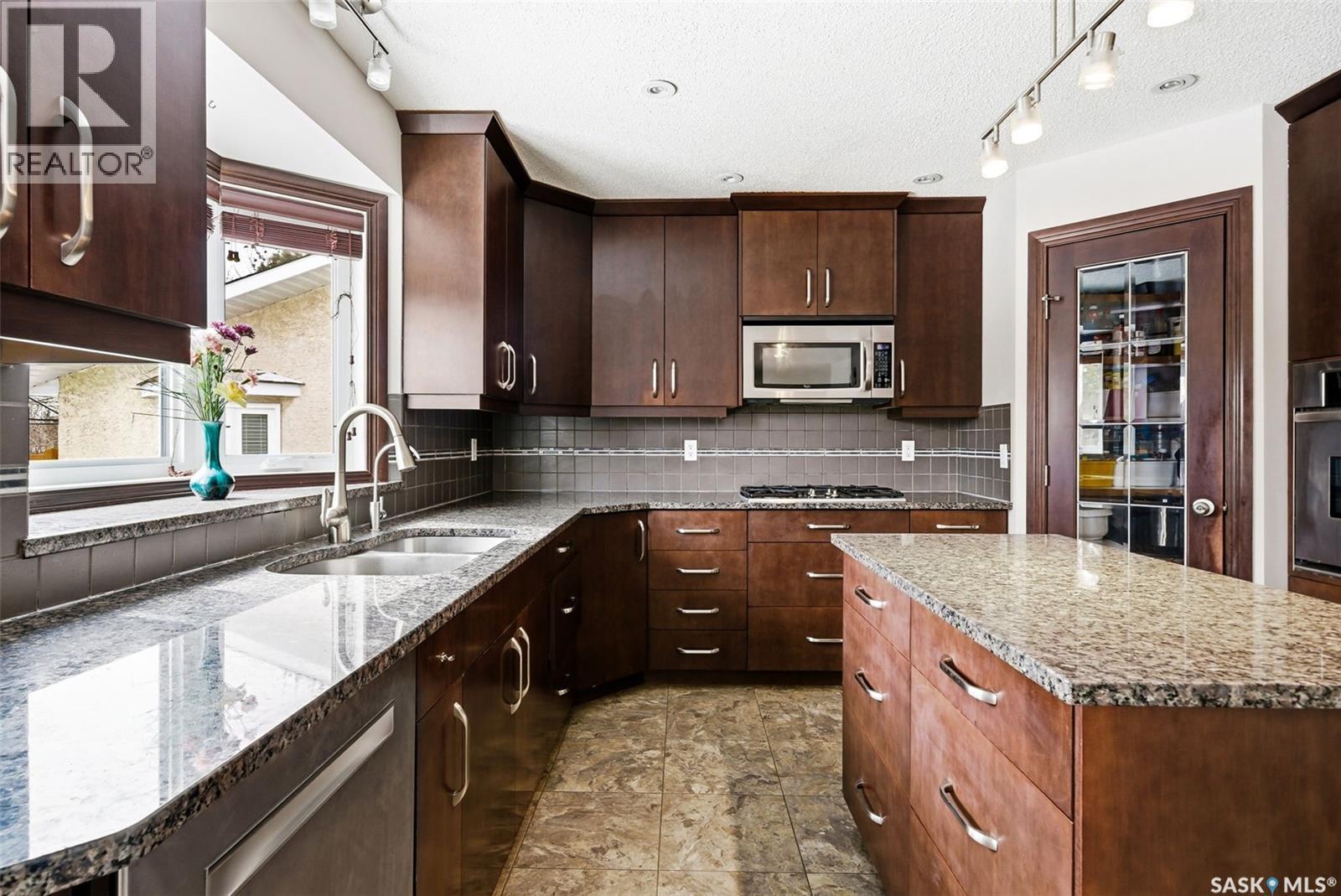 3242 Barton Place E, Regina, SK - Indoor Photo Showing Kitchen With Double Sink With Upgraded Kitchen